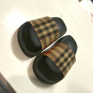 COPY - Kids Burberry flip flops